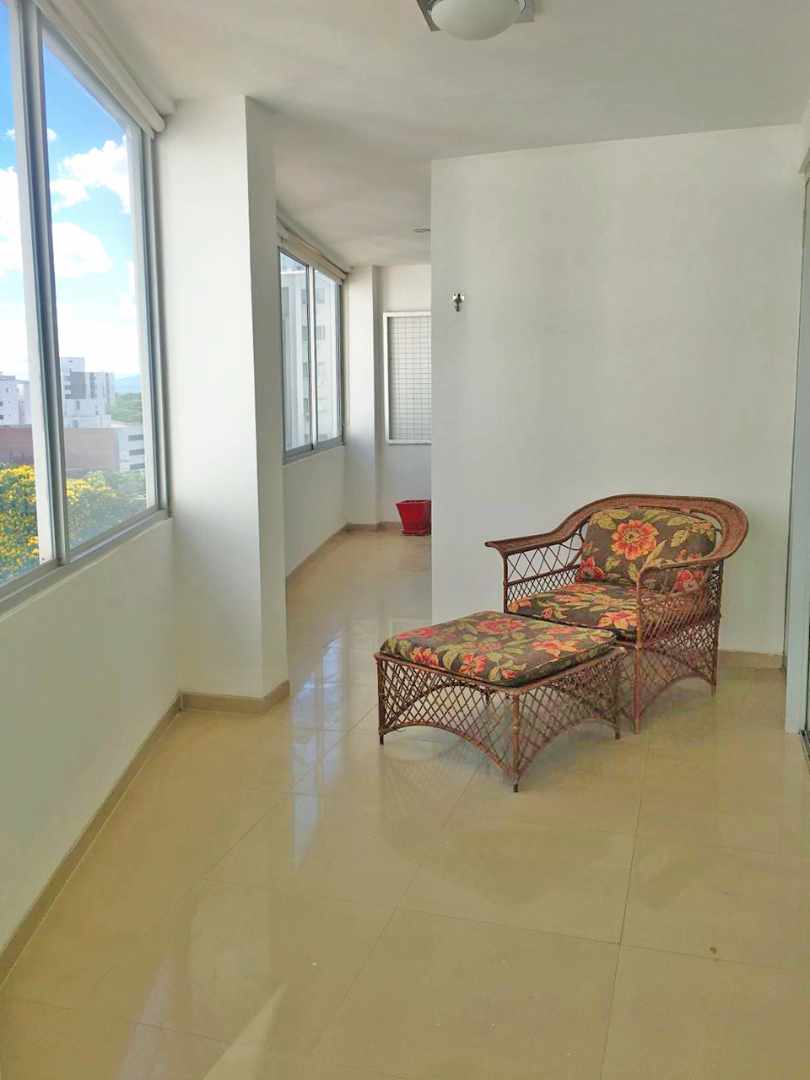 Departamento en AlquilerTorre Milan a media cuadra de la Av. Irala Foto 5