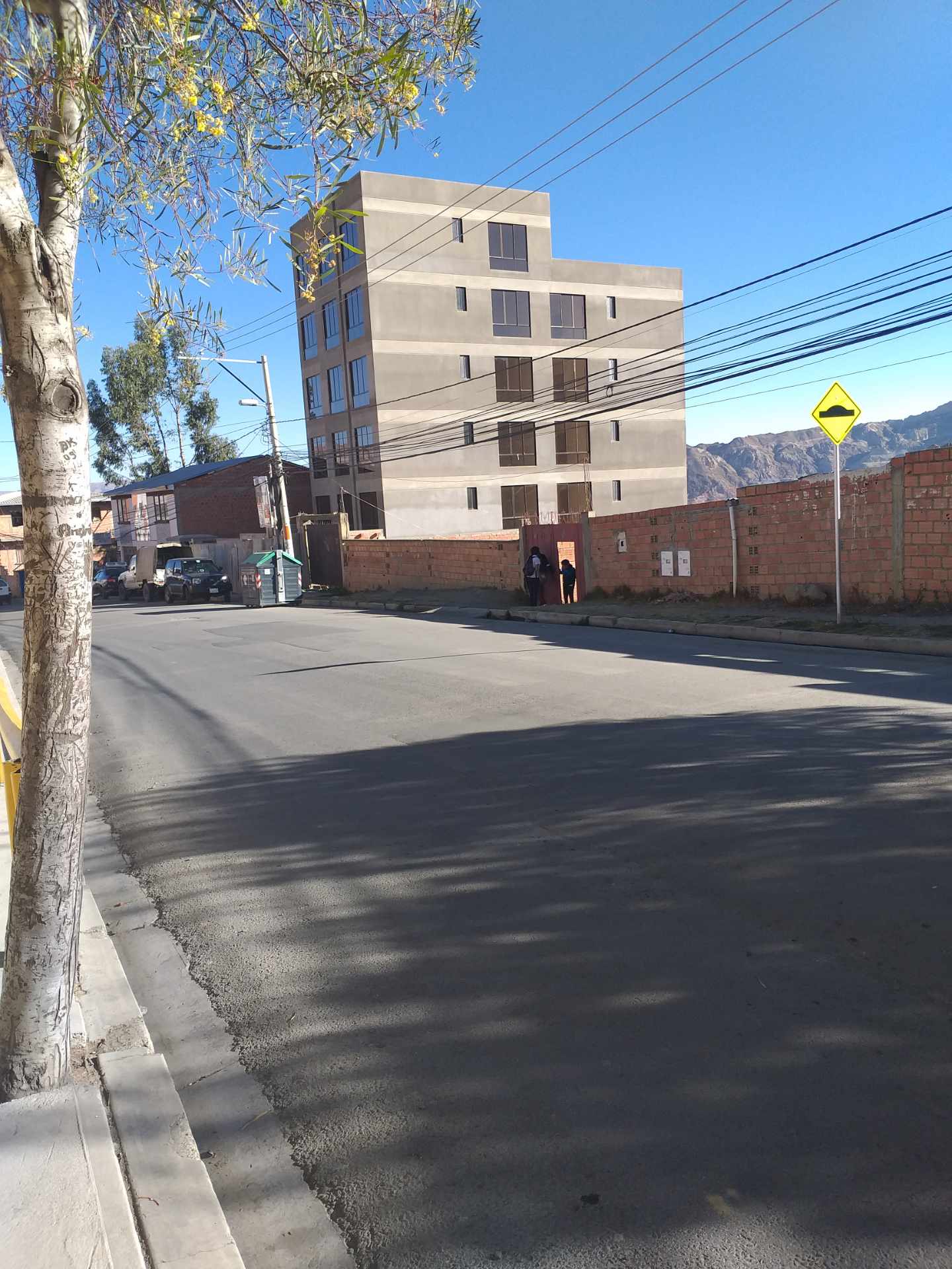 Departamento en VentaAlto Irpavi. Urbanización Virgen de las Nieves. Sobre Av.
Principal y calle2 Foto 6