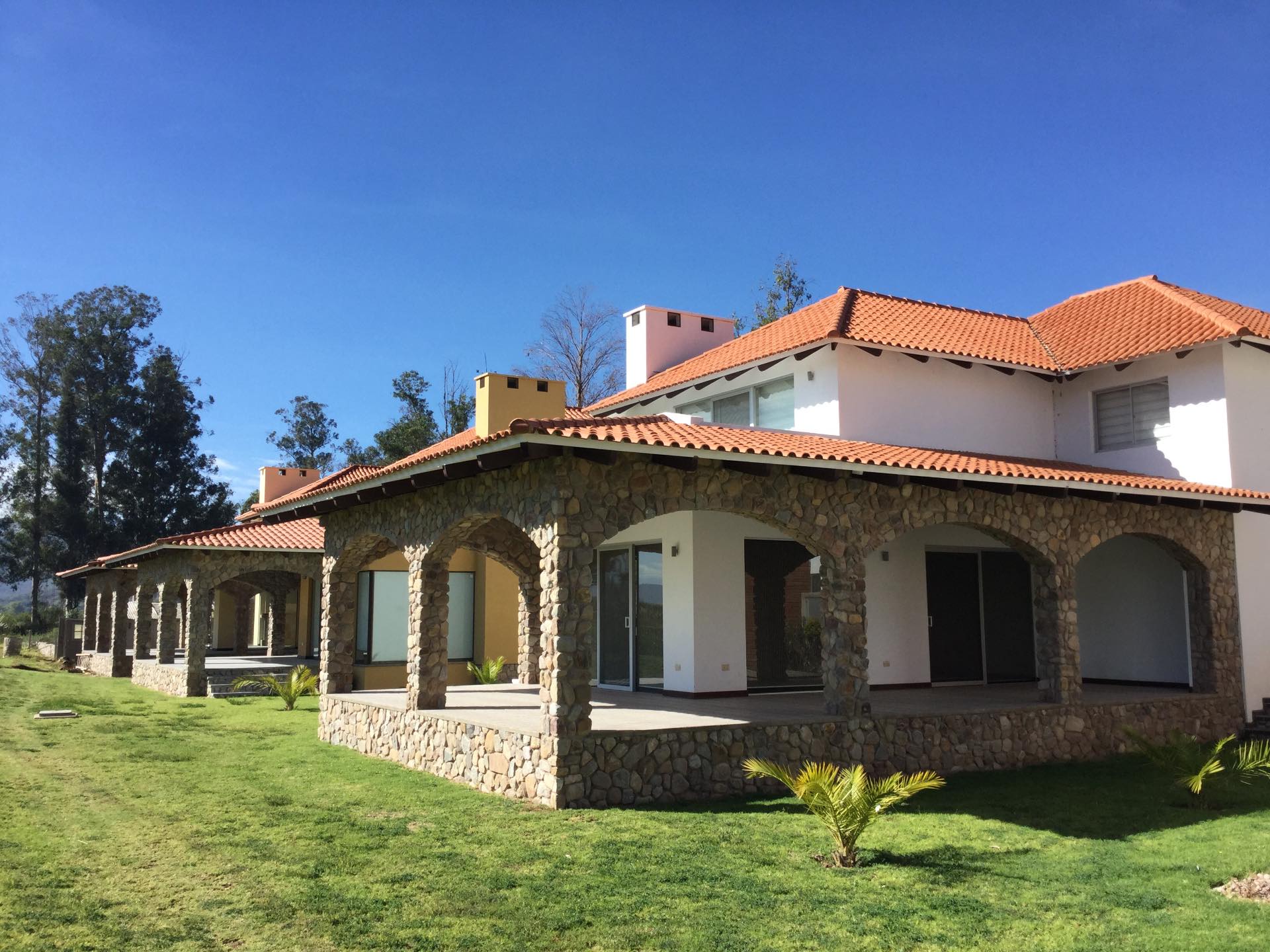 Casa en Quillacollo en Cochabamba 3 dormitorios 3 baños 2 parqueos Foto 1