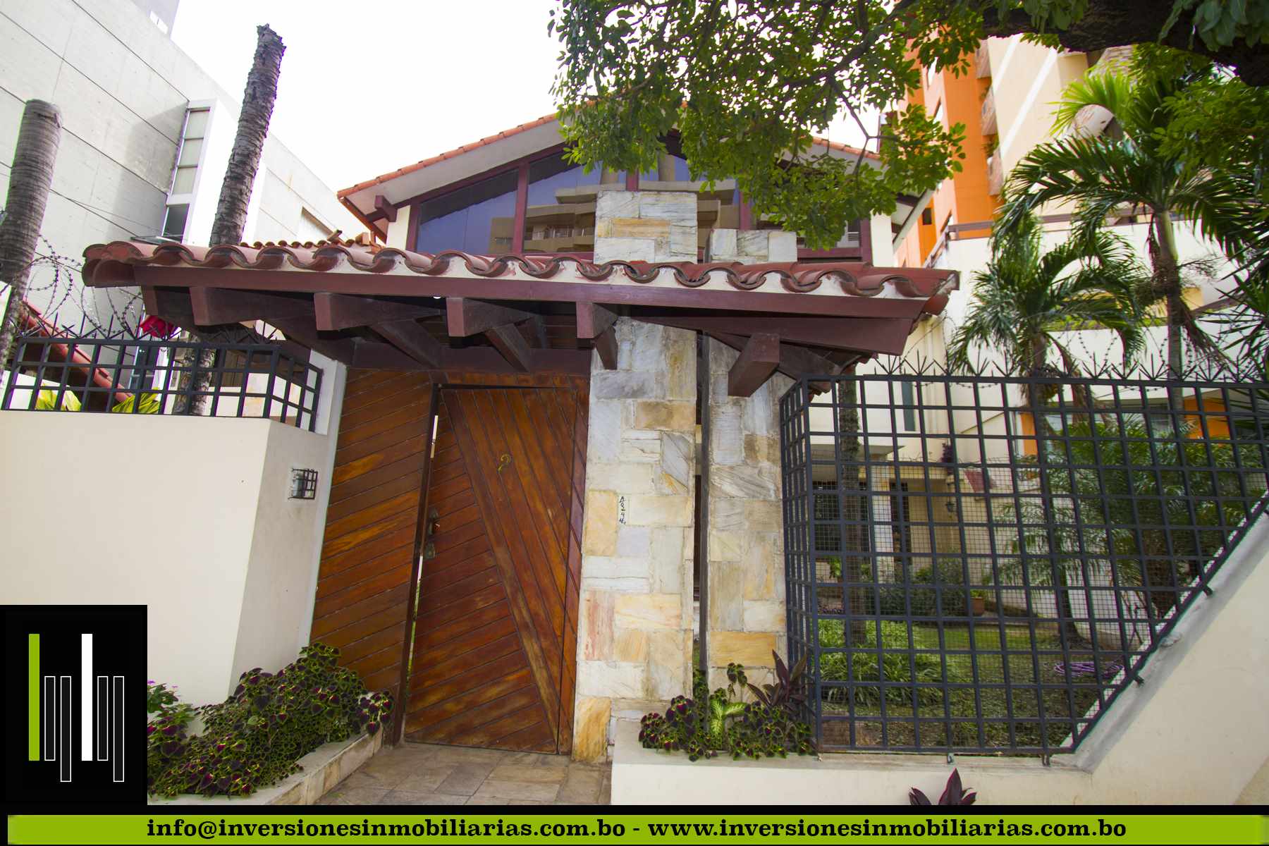 Casa en Equipetrol en Santa Cruz de la Sierra 8 dormitorios 7 baños 4 parqueos Foto 3