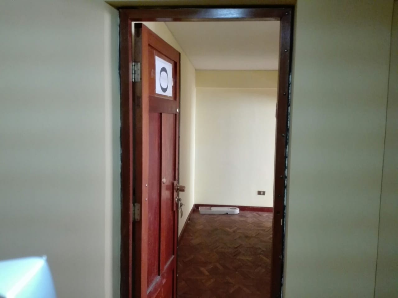 Oficina en VentaCalle Isaac Tamayo, casi esq. Santa Cruz 2 dormitorios 1 baños  Foto 3