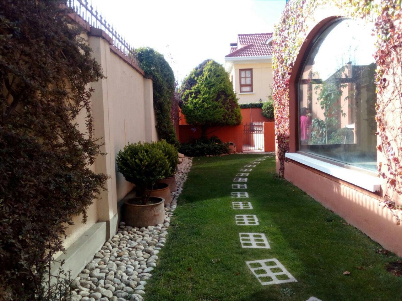 Casa en AnticréticoCota Cota cerca a la Gasolinera de Chasquipampa y el Colegio Horizontes 3 dormitorios 3 baños 1 parqueos Foto 2