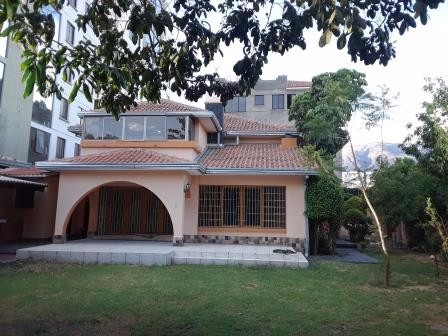 Casa en Sarco en Cochabamba 4 dormitorios 4 baños 4 parqueos Foto 2