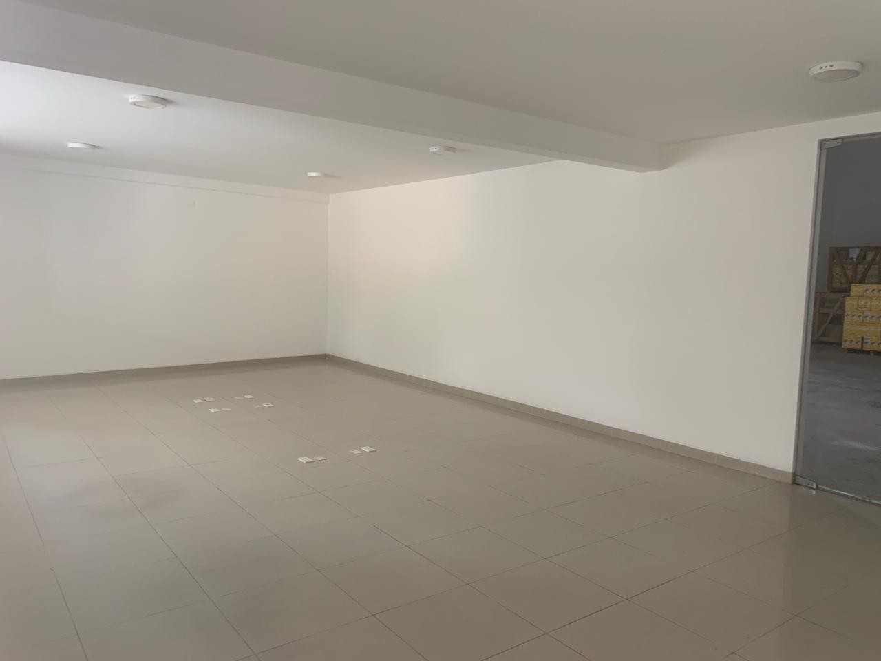 Galpón en AlquilerPROPIEDAD COMERCIAL EN ALQUILER 4TO ANILLO Y RADIAL 27 Foto 14