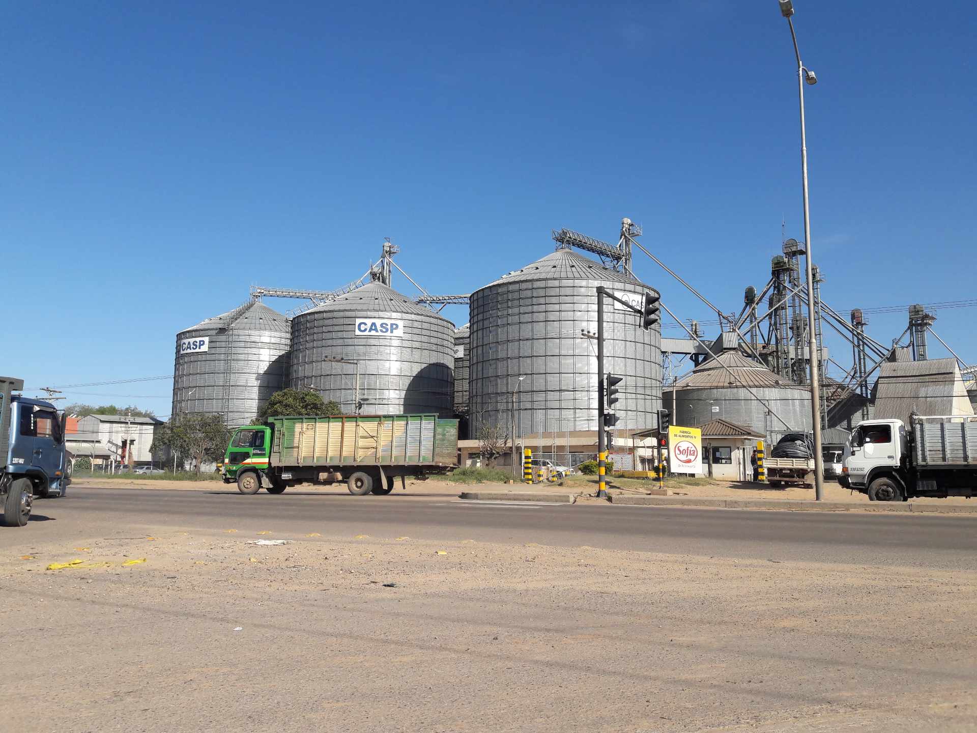 Casa en AlquilerCONDOMINIO SIERRA ALTA 
AV. VIRGEN DE COTOCA 8º ANILLO (2 CUADRAS DE LA AVENIDA) 3 dormitorios 2 baños 2 parqueos Foto 8