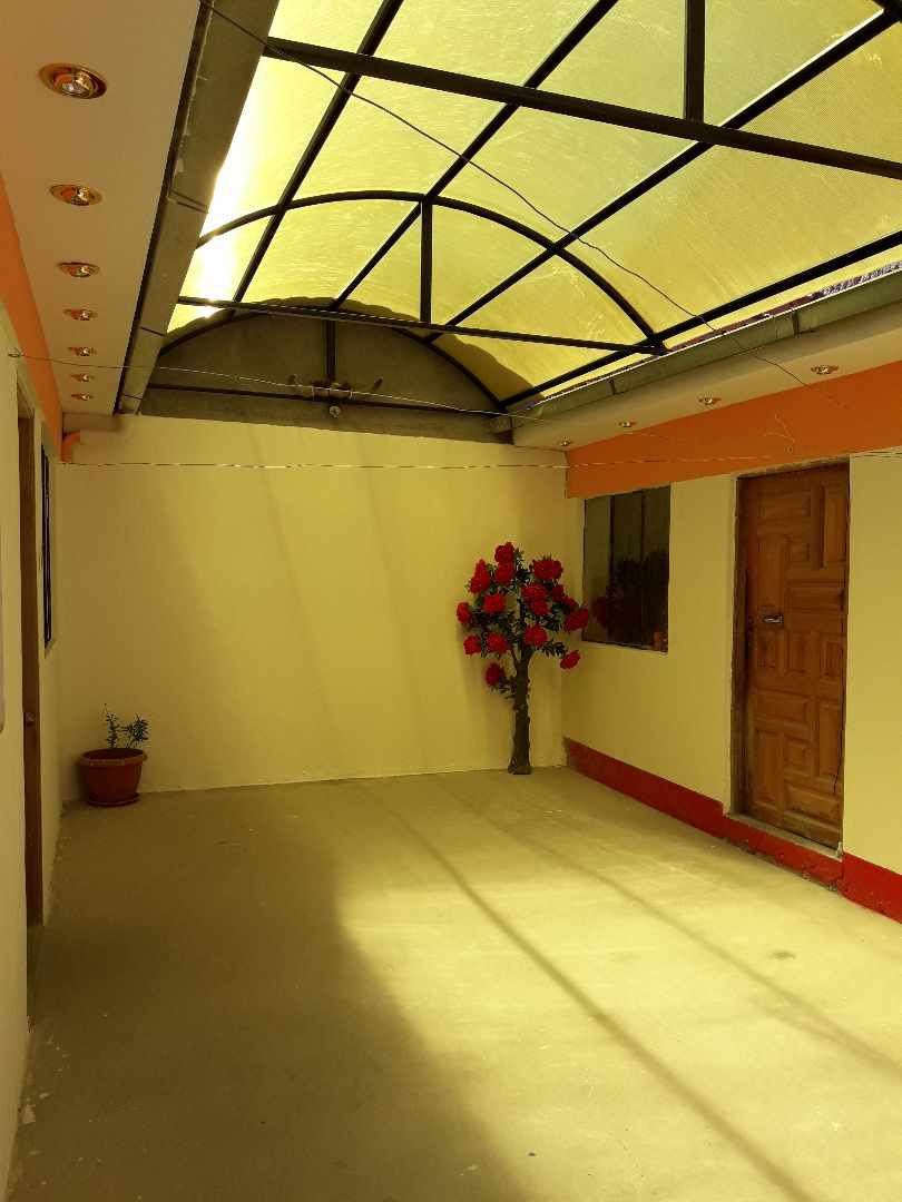 Casa en Ciudad Satélite en El Alto 7 dormitorios 2 baños 5 parqueos Foto 1