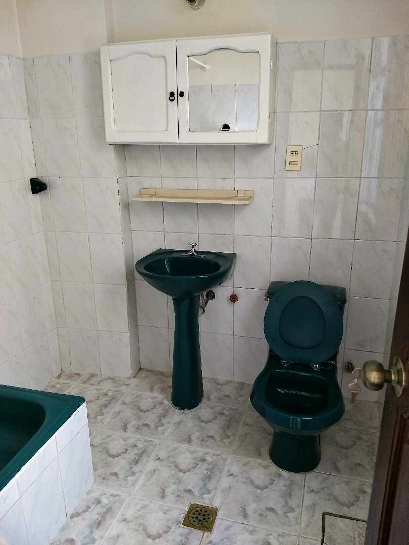 Departamento Av Tejada Sorzano #1301 esq. San Salvador Foto 19