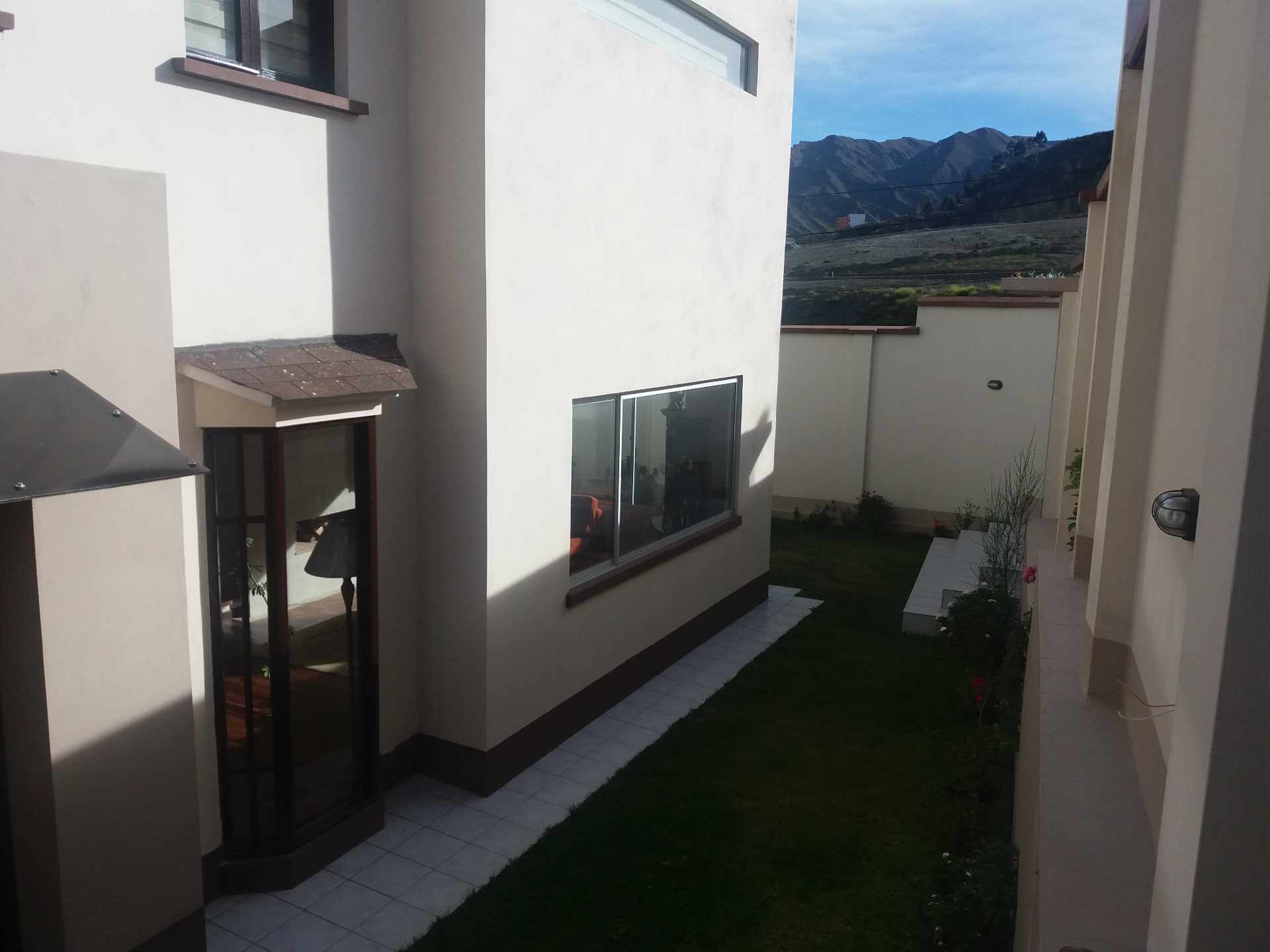 Casa en Achumani en La Paz 3 dormitorios 5 baños 2 parqueos Foto 18