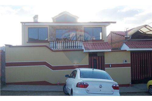 Casa en VentaLomas de Alto Irpavi, calle 4 N° 165  4 baños  Foto 1