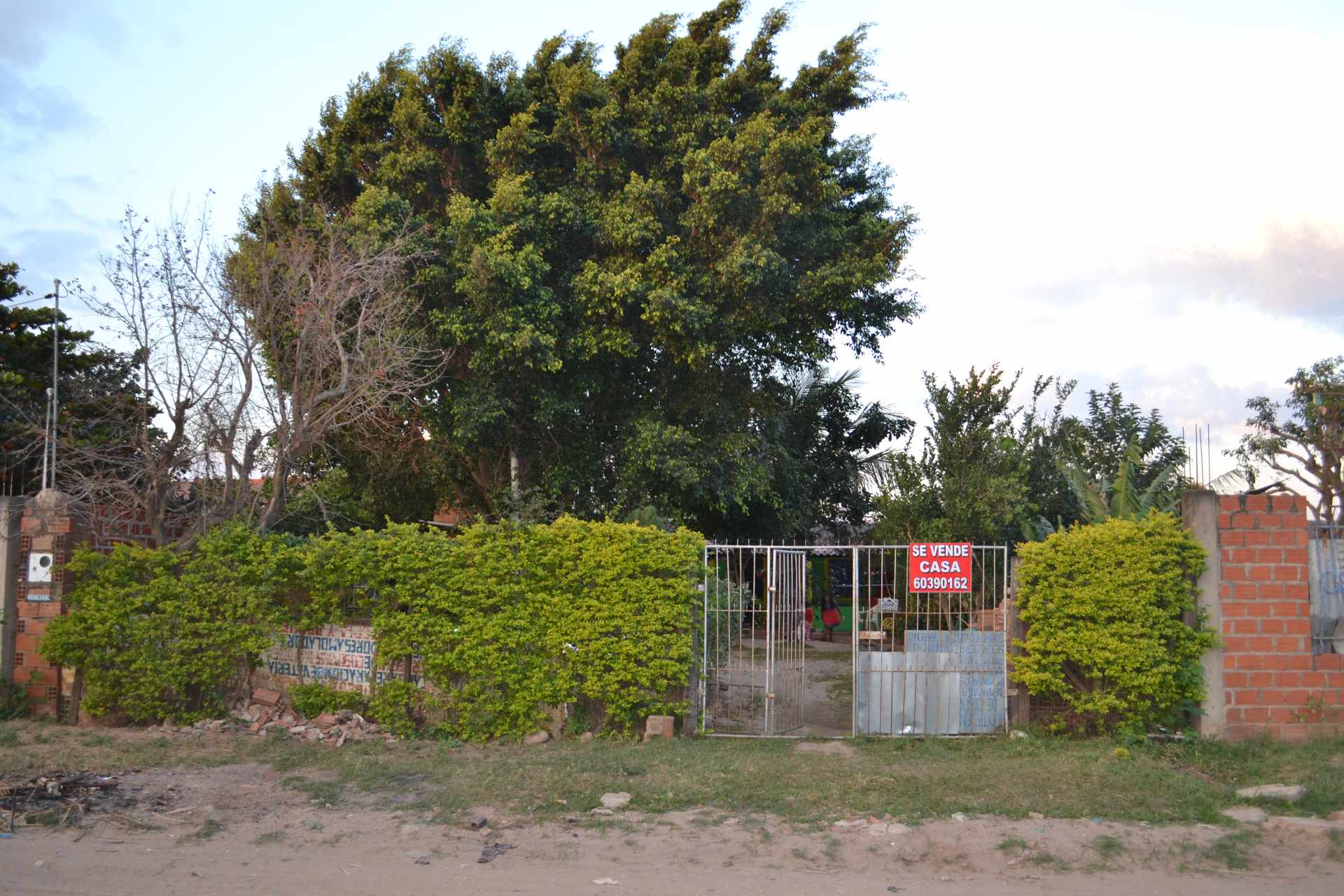 Casa en El Equior en Santa Cruz de la Sierra 4 dormitorios 1 baños 4 parqueos Foto 1