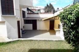 Casa en Achumani en La Paz 4 dormitorios 5 baños 3 parqueos Foto 4
