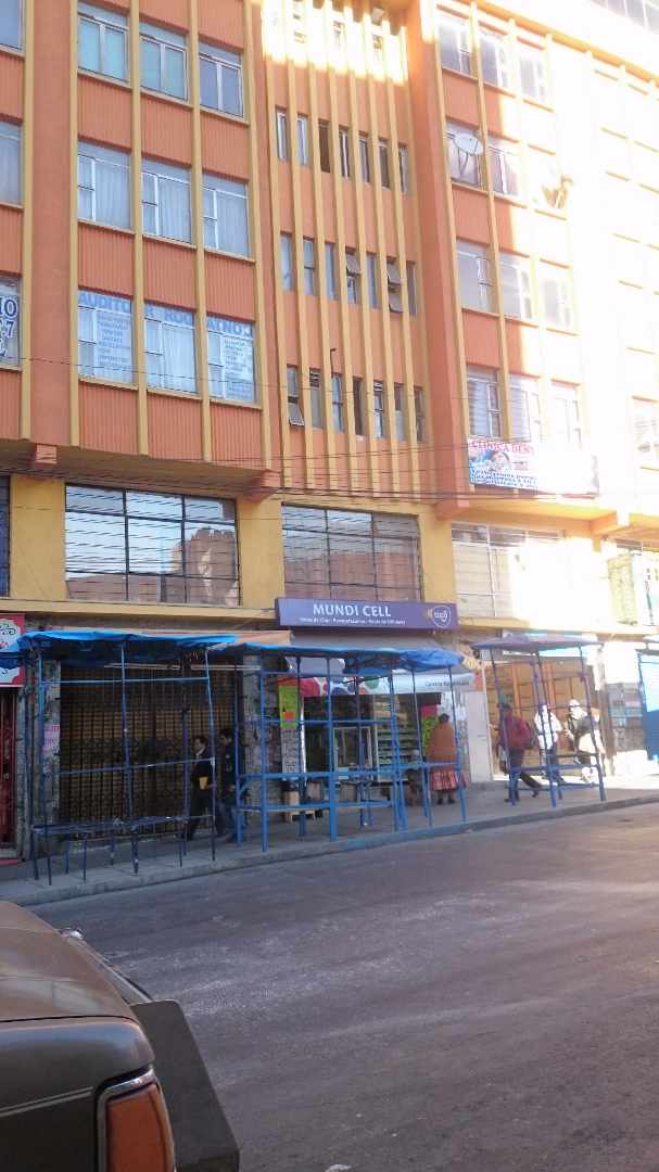 Oficina en AnticréticoZona central calle figueroa frente al mercado Lanza  1 dormitorios 1 baños 1 parqueos Foto 1