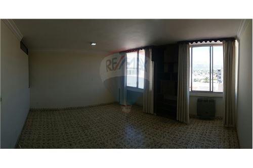 Departamento en Centro en Tarija 10 dormitorios 2 baños  Foto 3