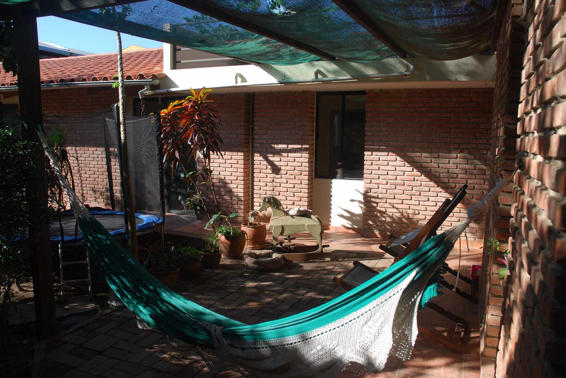 Casa en Entre 4to y 5to anillo Oeste en Santa Cruz de la Sierra 4 dormitorios 2 baños 2 parqueos Foto 1