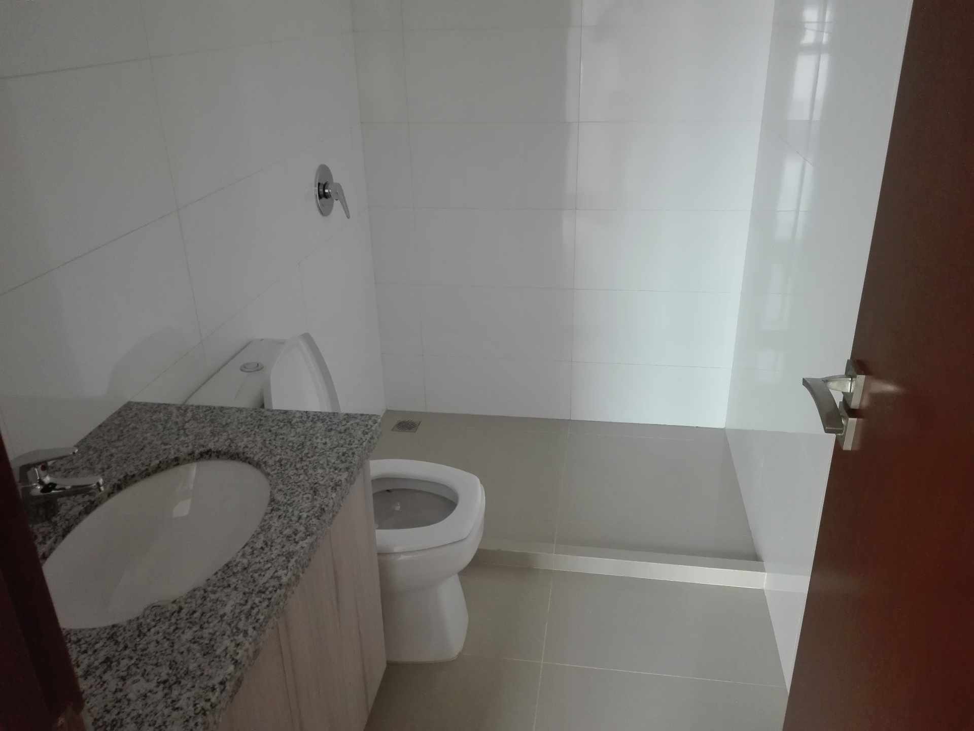 Departamento en VentaCONDOMINIO ATLANTIS - 7 ANILLO FRENTE AL HIPERMAXI SUPER CENTER 6TO PISO A ESTRENAR  2 dormitorios 2 baños  Foto 8