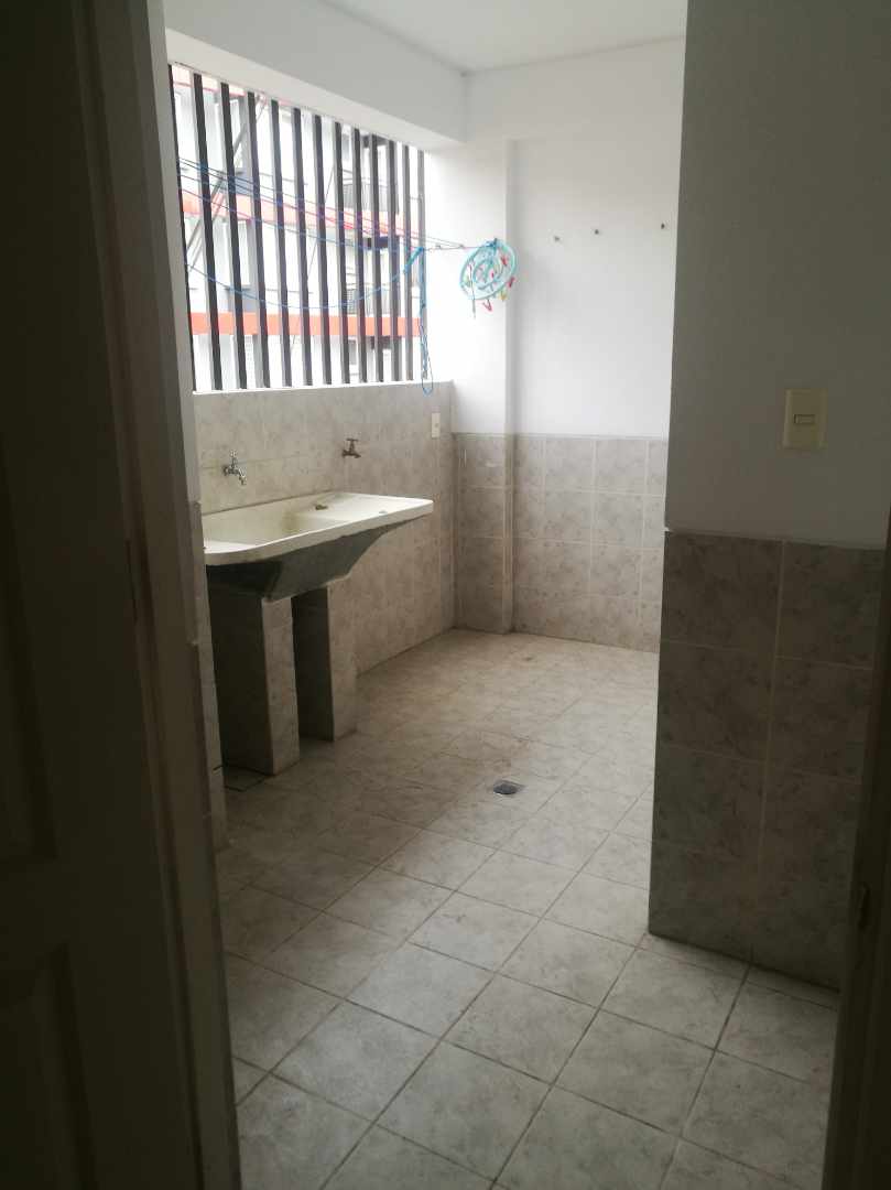 Departamento en Obrajes en La Paz 3 dormitorios 3 baños 1 parqueos Foto 10