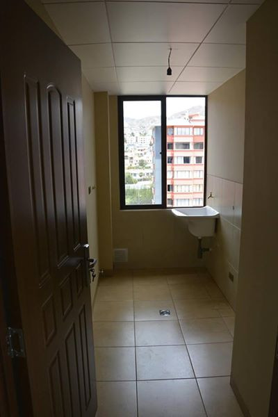 Departamento en Los Pinos en La Paz 3 dormitorios 3 baños 1 parqueos Foto 1
