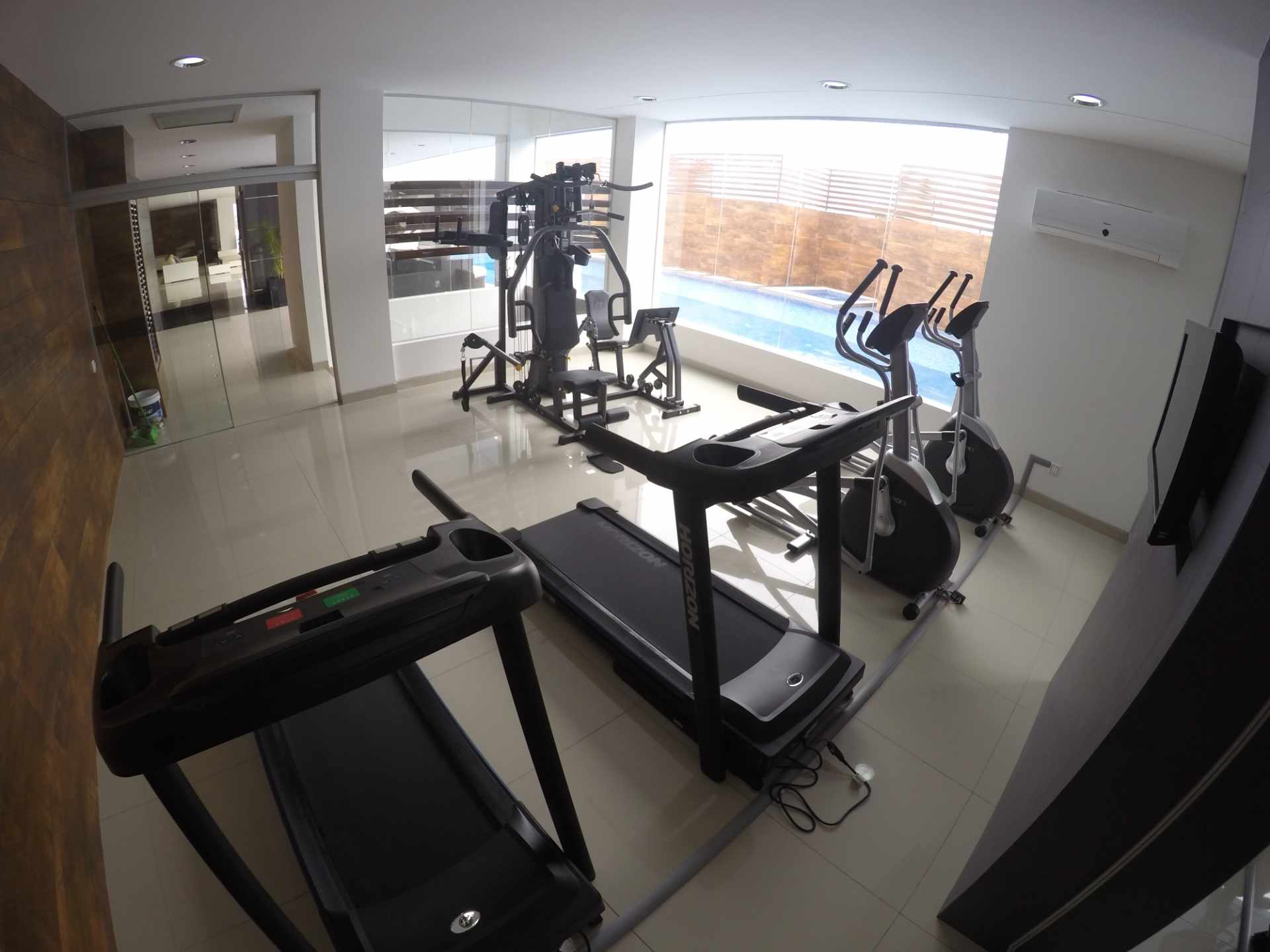 Departamento en VentaCondominio Onix [Equipetrol Norte], Departamento monoambiente full amoblado de lujo en venta, con parqueo techado. [88000$us.] Foto 14