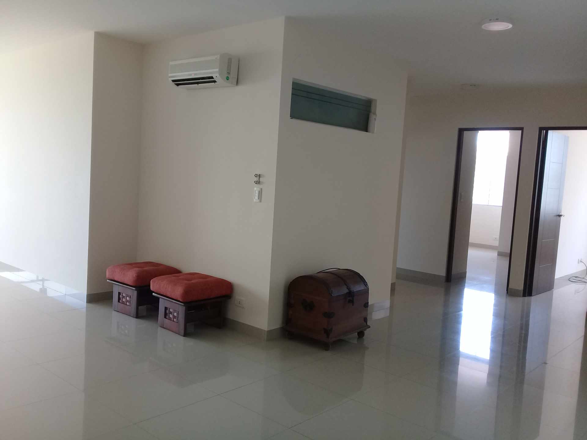 Departamento en VentaGualberto Villarroel 180 4 dormitorios 4 baños 2 parqueos Foto 2