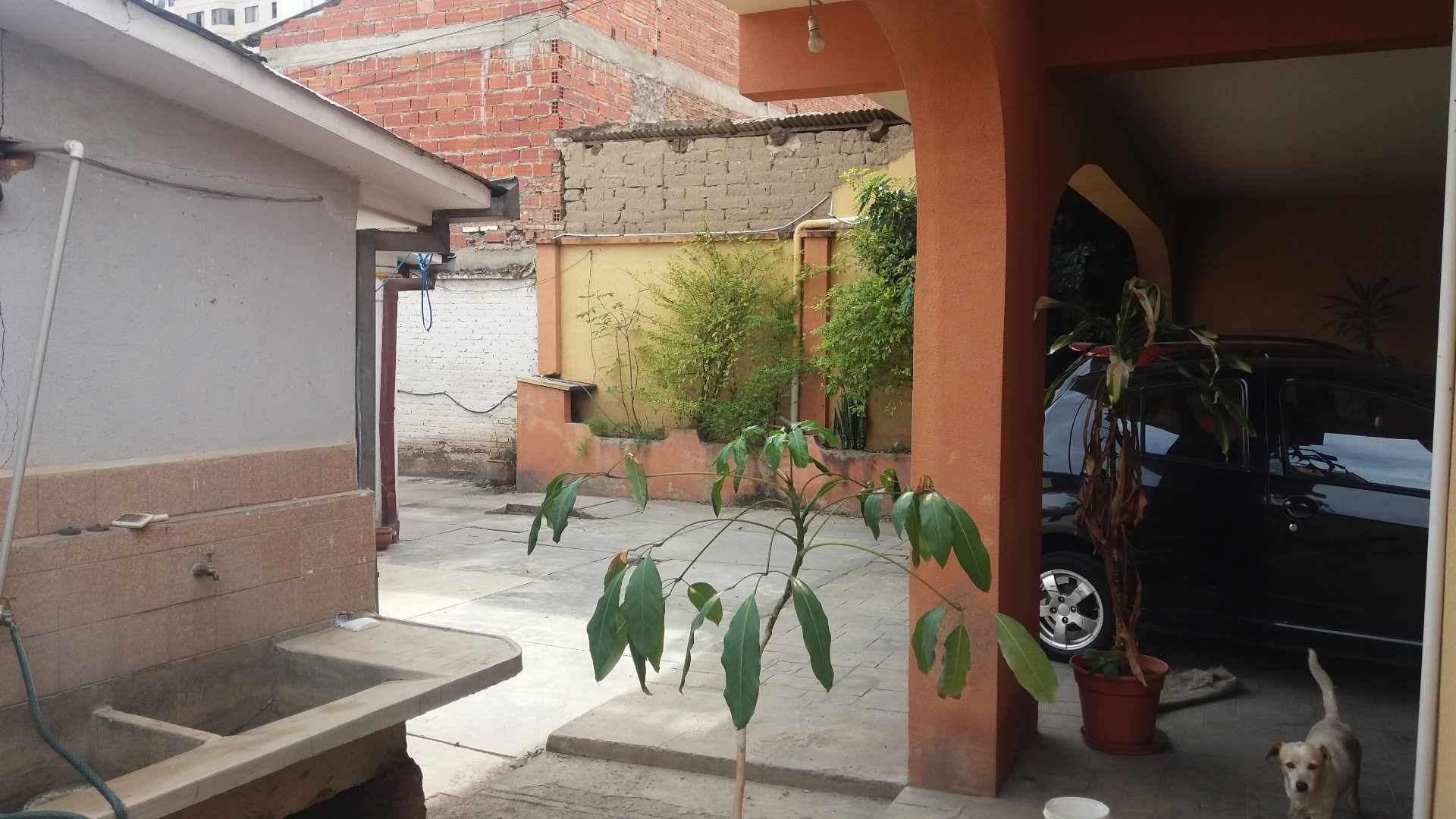 Casa en Muyurina en Cochabamba 3 dormitorios 6 baños 7 parqueos Foto 4