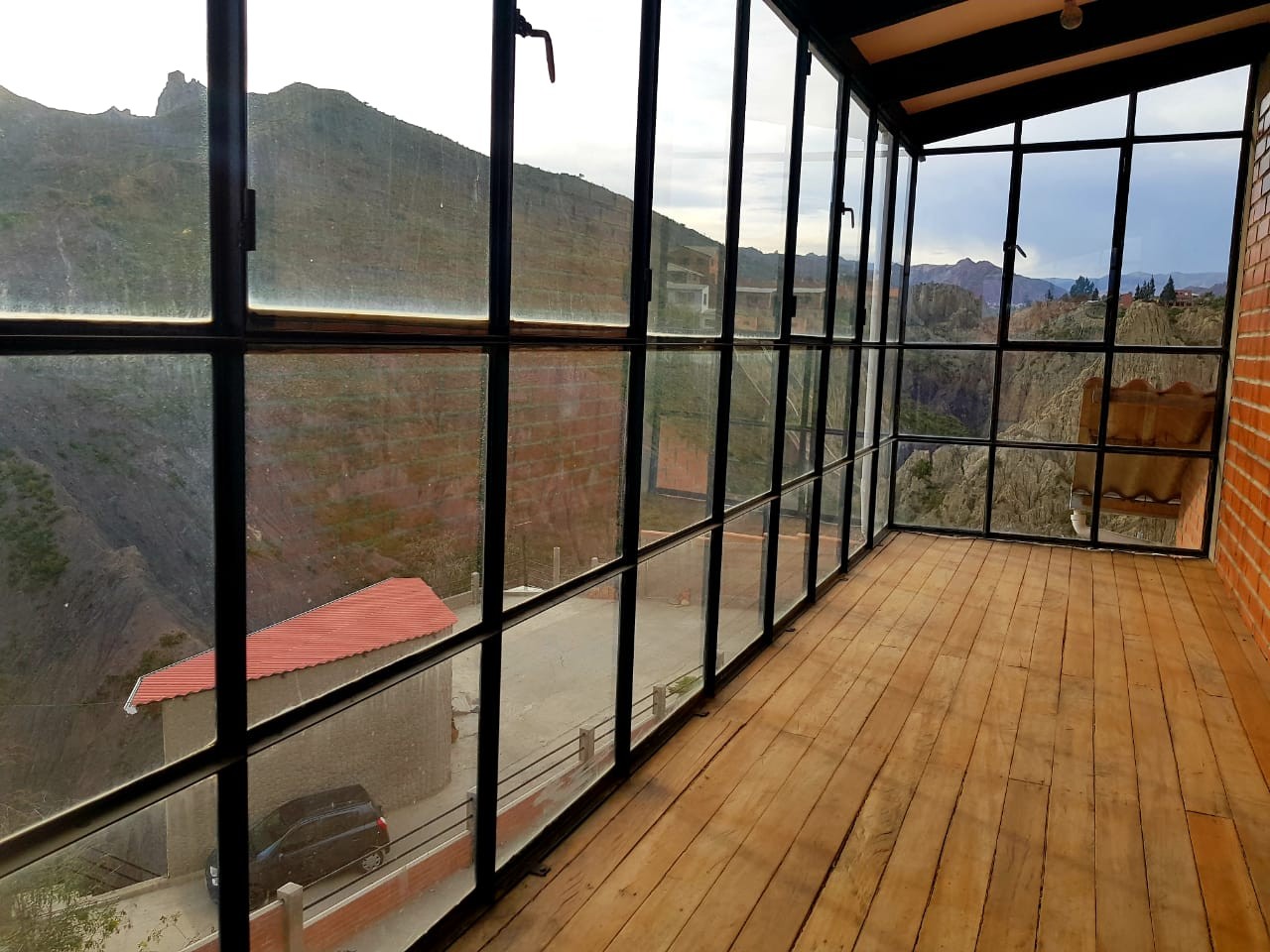 Casa en AlquilerHERMOSA  CASA  ALQUILER ZONA  JUPAPINA Foto 2