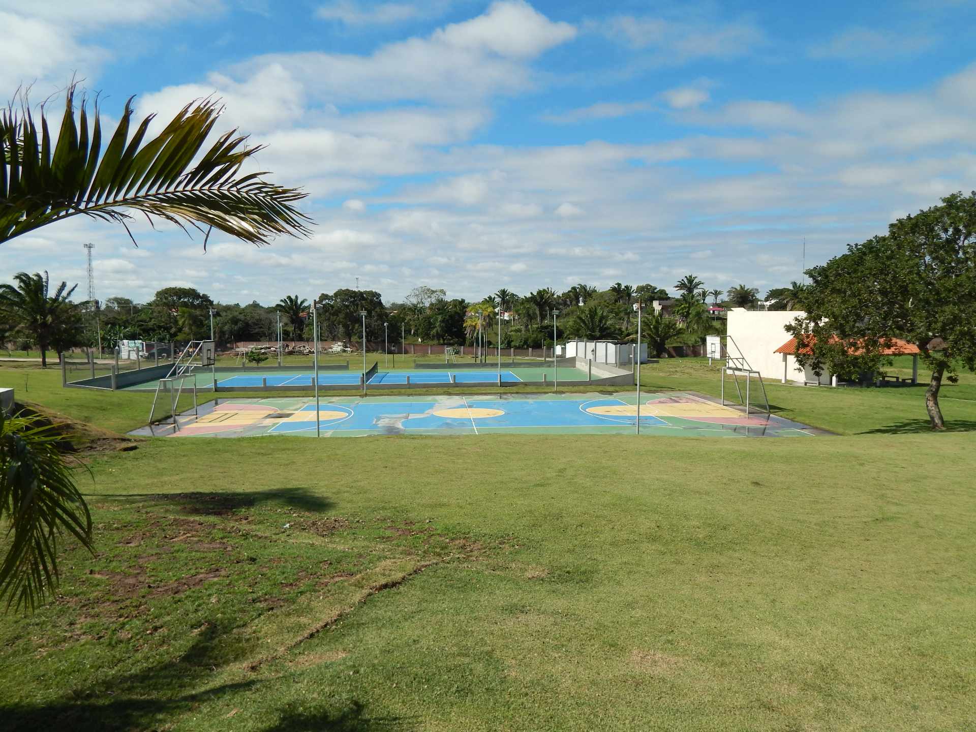 Casa en AlquilerCasa con piscina propia  en alquiler en el Urubo  Foto 6