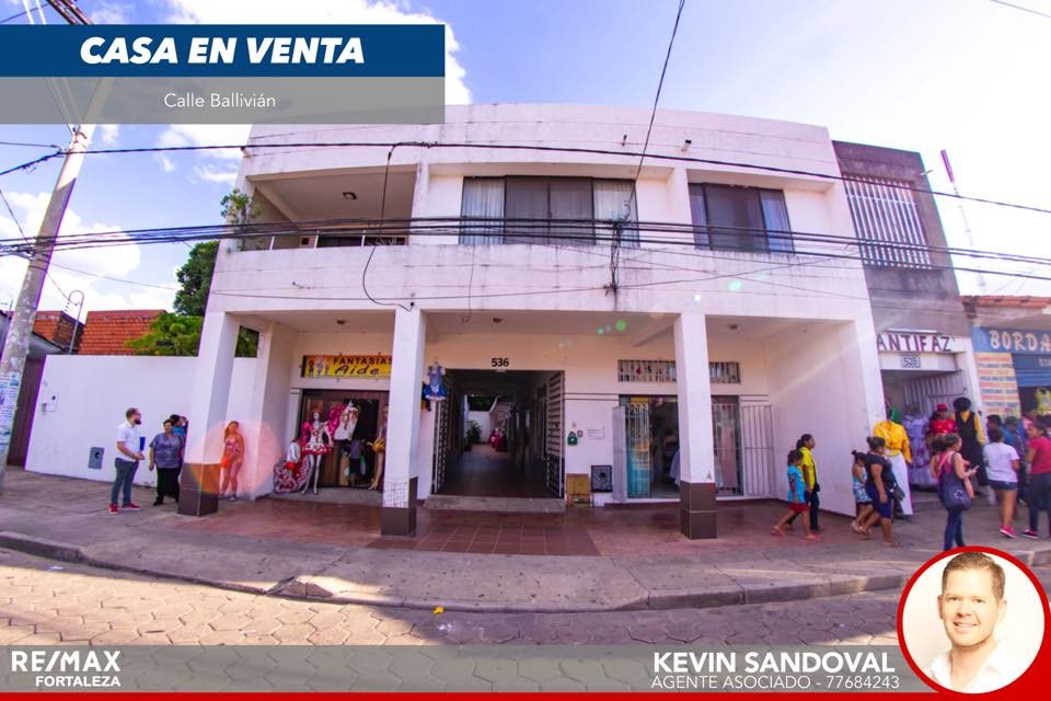 Casa en VentaCalle Ballivian, entre Oruro y Cobija 5 dormitorios 12 baños 2 parqueos Foto 1