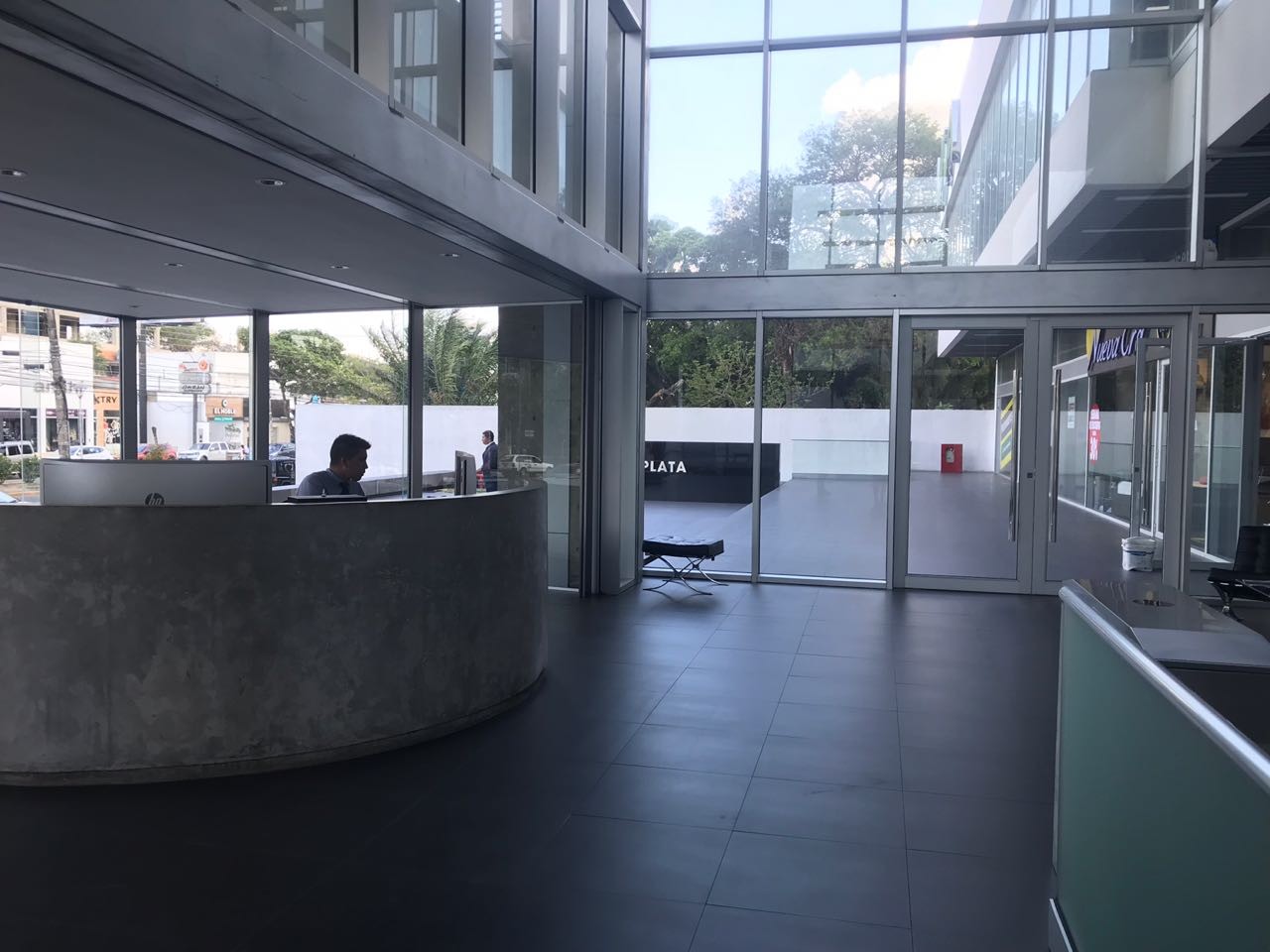 Oficina en Equipetrol en Santa Cruz de la Sierra 2 dormitorios 2 baños 2 parqueos Foto 9