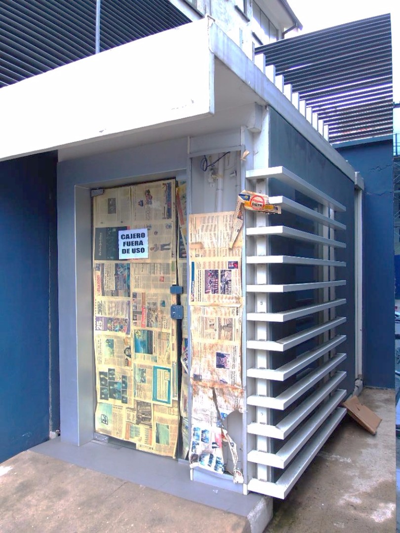 Local comercial en AlquilerAv. 20 de Octubre No. 2665 casi esquina calle Campos. Edf. Torre Azul Foto 1