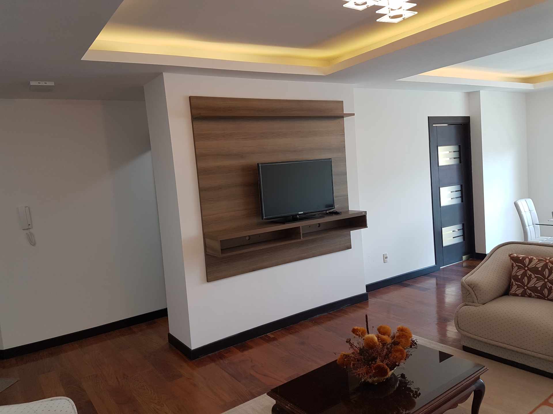 Departamento en AlquilerAv.ballivian ezquina calle #23
av.ballivian esquina calle 23 calacoto Foto 7