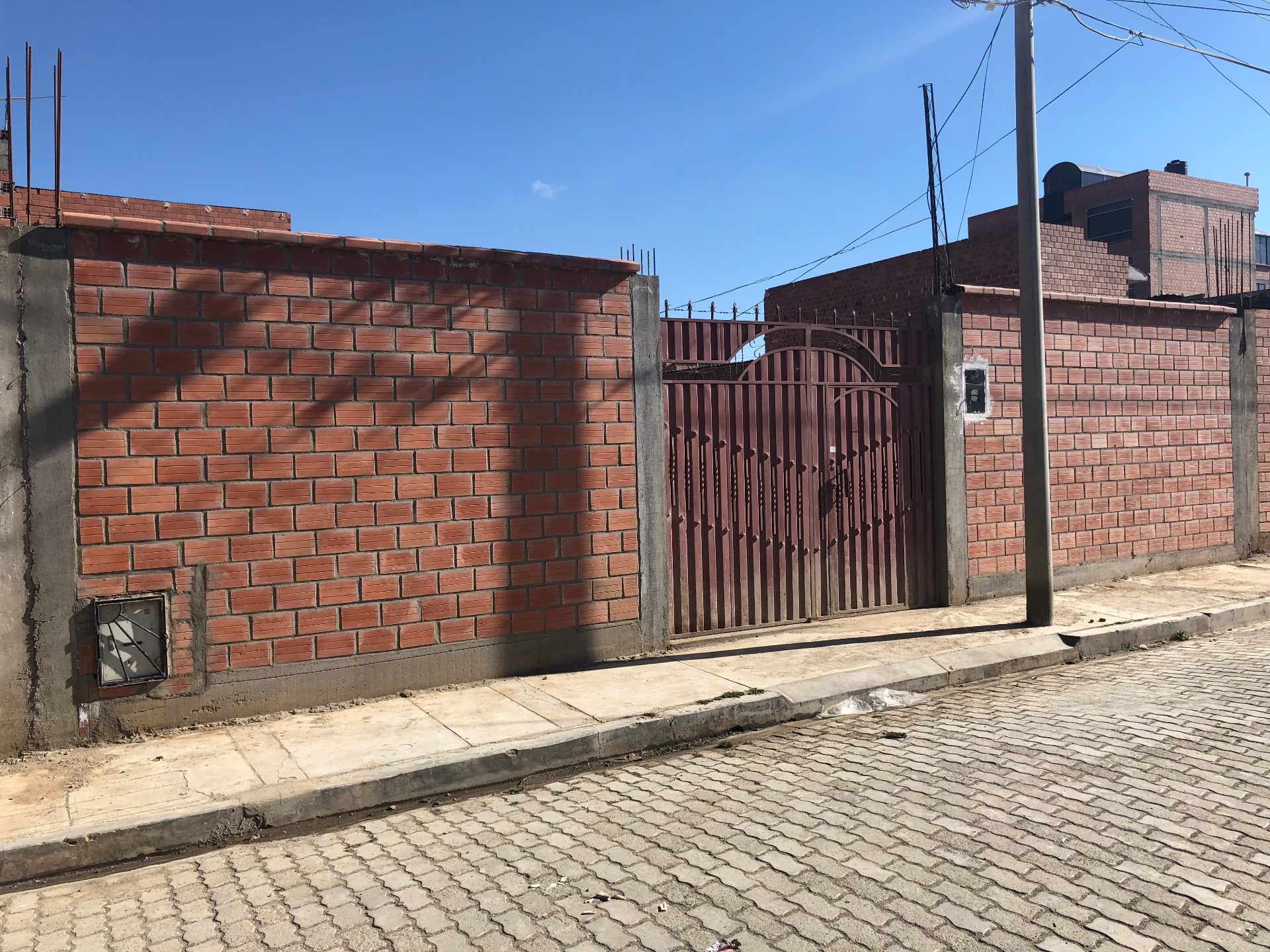 Casa en 16 de Julio en El Alto 2 dormitorios 2 baños 8 parqueos Foto 1