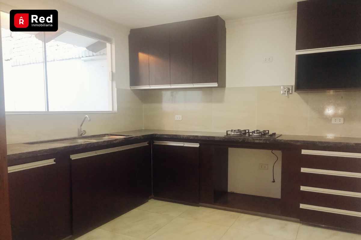 Casa en AlquilerEQUIPETROL
Calle Los Pinos # 482. Barrio Sirari Foto 9