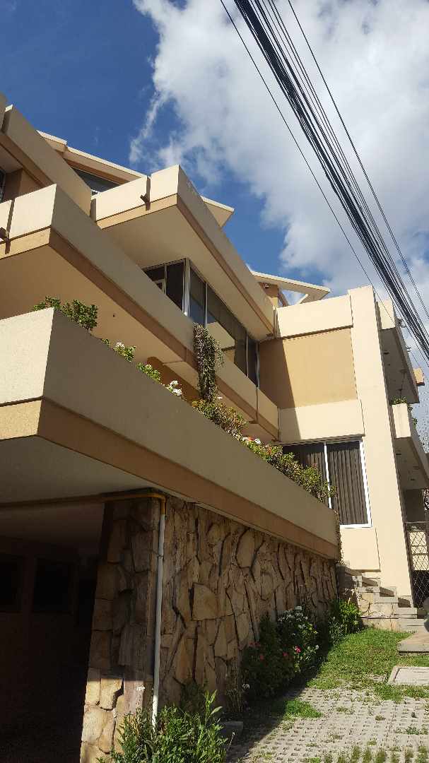Casa en Sopocachi en La Paz 8 dormitorios 8 baños 5 parqueos Foto 2