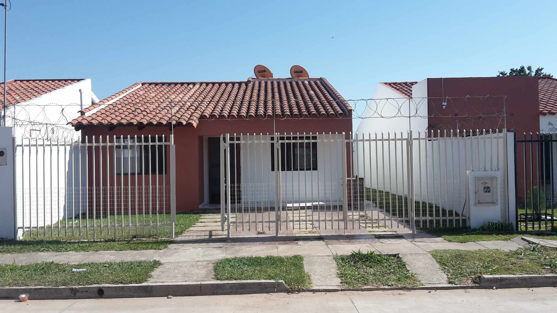 Casa URBANIZACIÓN TUPA RUETE - 3 PASOS AL FRENTE ENTRE 8VO Y 9NO ANILLO Foto 1