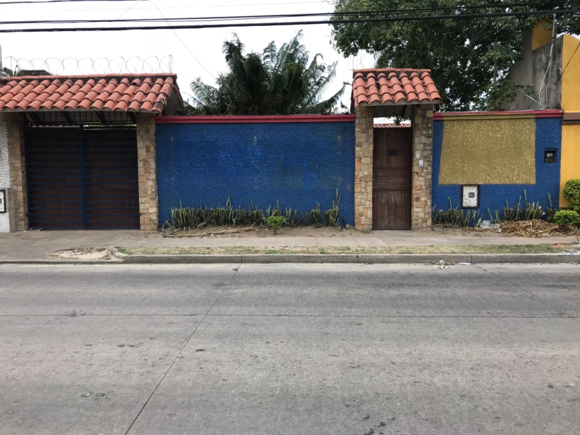 Casa en AlquilerZona con arto movimiento cono es el 4to anillo y doble Vía La Guardia  Foto 1