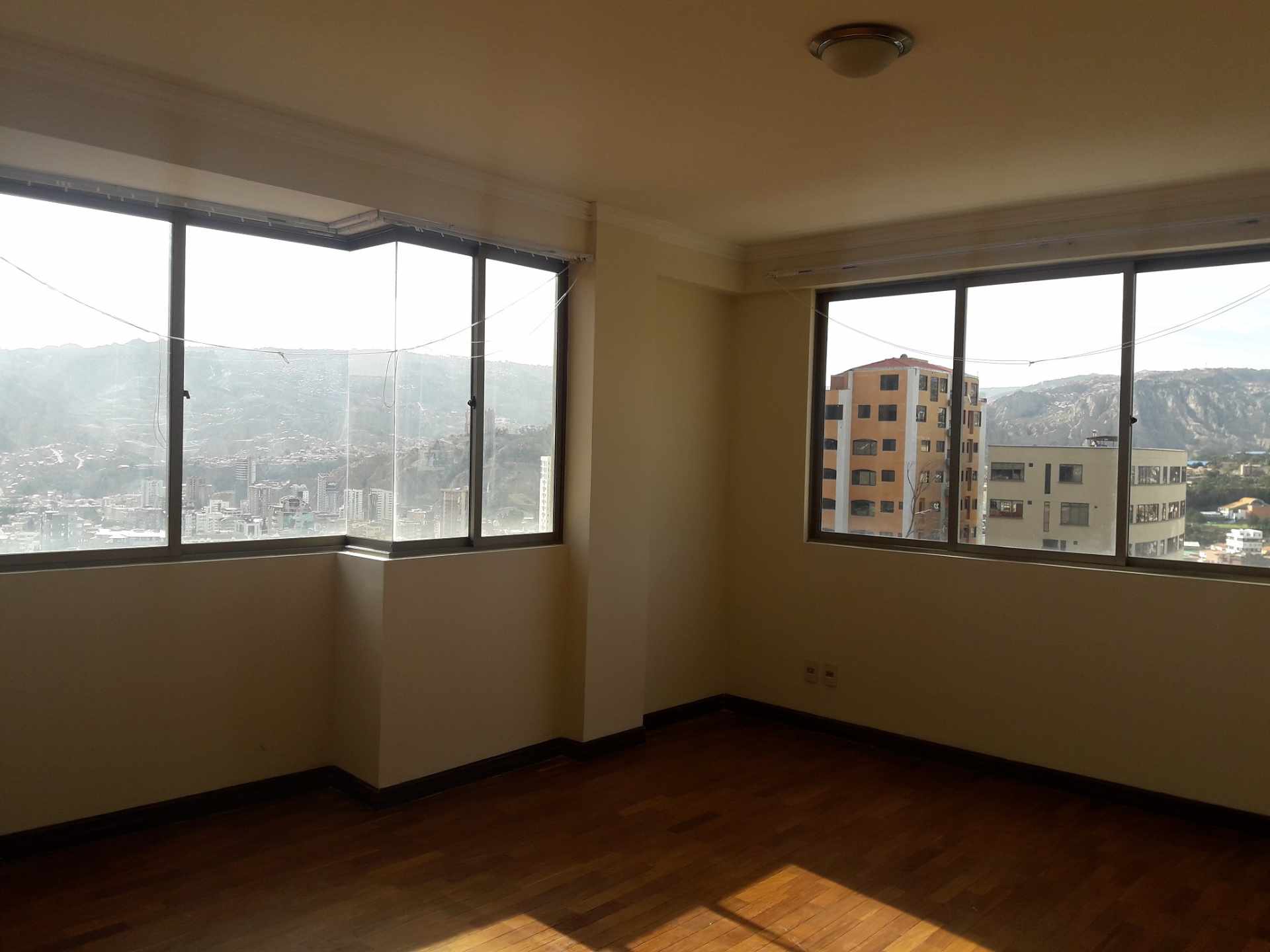 Departamento en Cota Cota en La Paz 4 dormitorios 5 baños 1 parqueos Foto 18