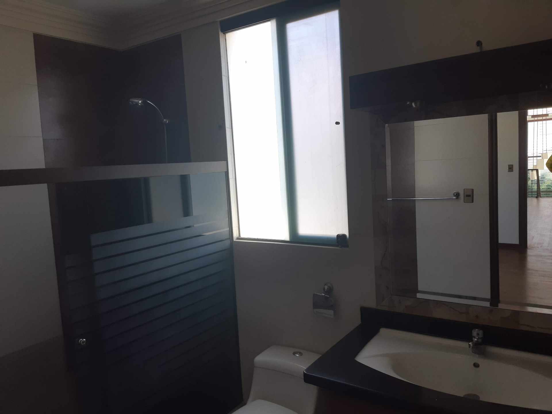 Casa en Villa Taquiña en Cochabamba 5 dormitorios 5 baños 3 parqueos Foto 41