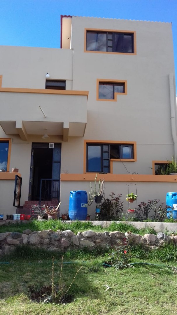 Casa en Mesadilla en Cochabamba 6 dormitorios 3 baños 4 parqueos Foto 2