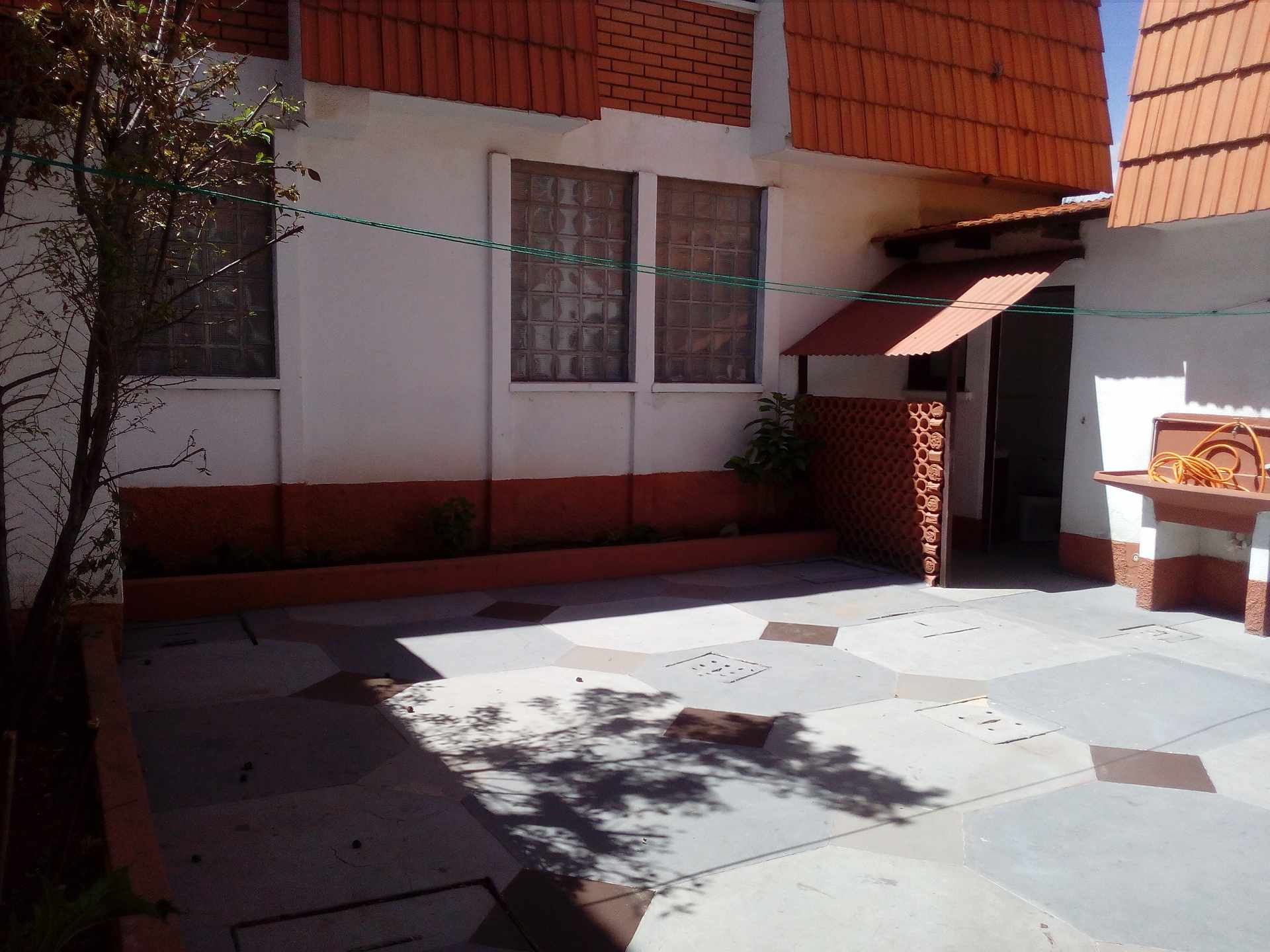 Casa en Calacoto en La Paz 3 dormitorios 4 baños 2 parqueos Foto 2