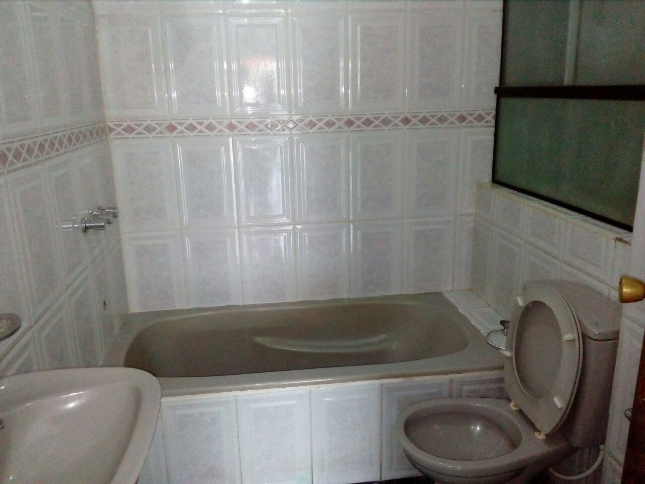 Oficina Calle Buenos Aires entre 1ro y 2do anillo Foto 4