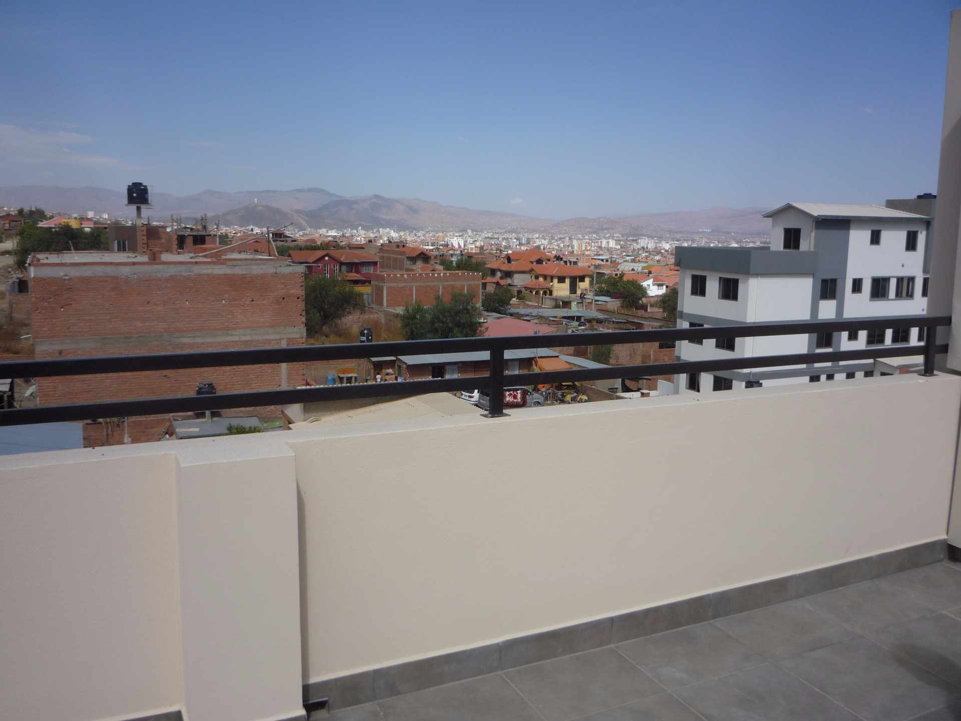 Casa en Tiquipaya en Cochabamba 3 dormitorios 4 baños 2 parqueos Foto 11