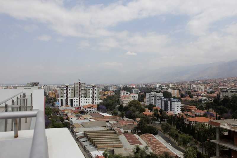 Departamento en Aranjuez en Cochabamba 4 dormitorios 4 baños  Foto 3
