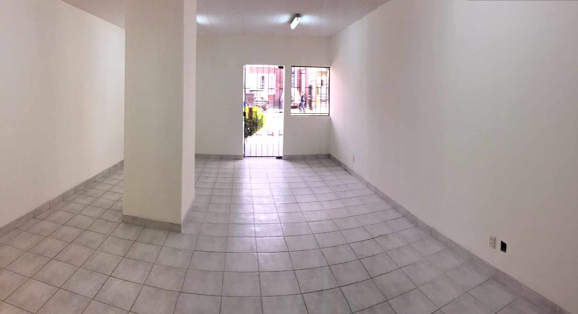 Local comercial en AlquilerEdificio VENECIA de la Avenida Capitán Ravelo N° 2351, Local comercial N° 2. Foto 3