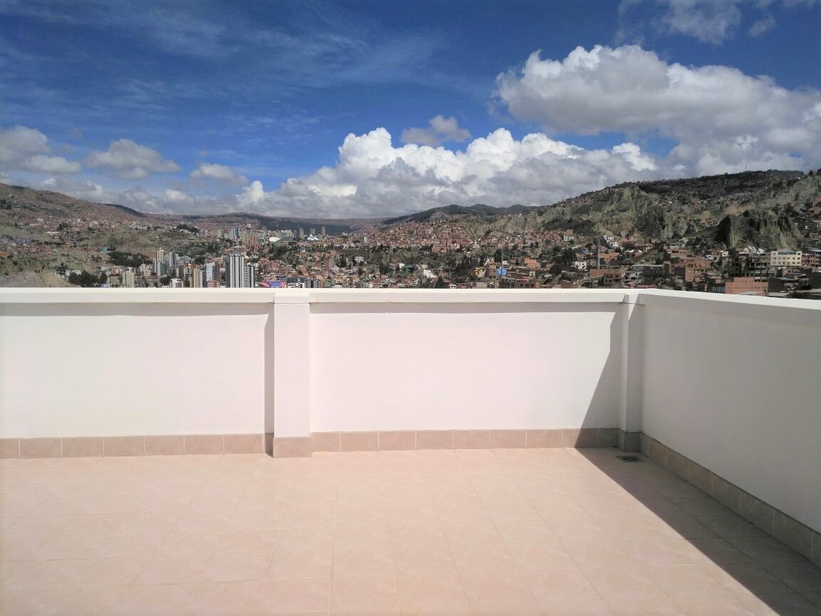 Casa en AlquilerBella Vista, La Paz Bolivia 5 dormitorios 4 baños 1 parqueos Foto 3