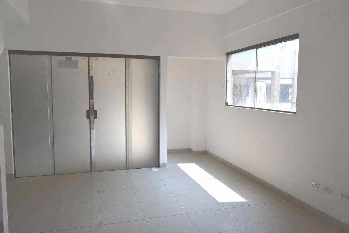 Oficina en VentaAv Cristobal de Mendoza Condominio La Casona 2 dormitorios 2 baños 1 parqueos Foto 3