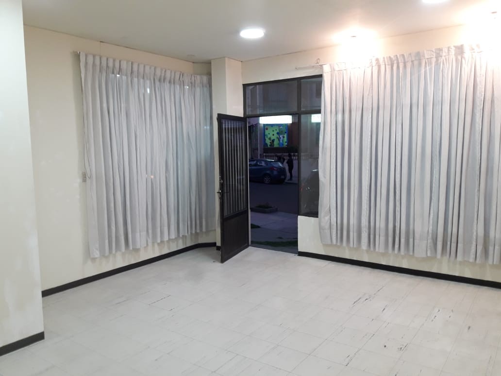 Local comercial en AlquilerAv. Jaimes Freyre No. 2950, esquina Plaza Adela Zamudio. Planta baja del Edificio Épocas. Foto 5