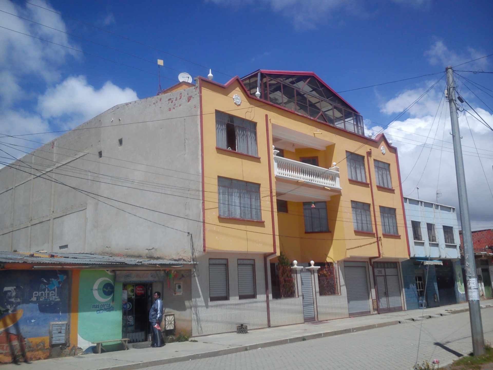 Casa en VentaUrbanización El Kenko, Calle 16, # 398 - 399  DISTRITO 2, Ciudad de EL ALTO. Foto 2