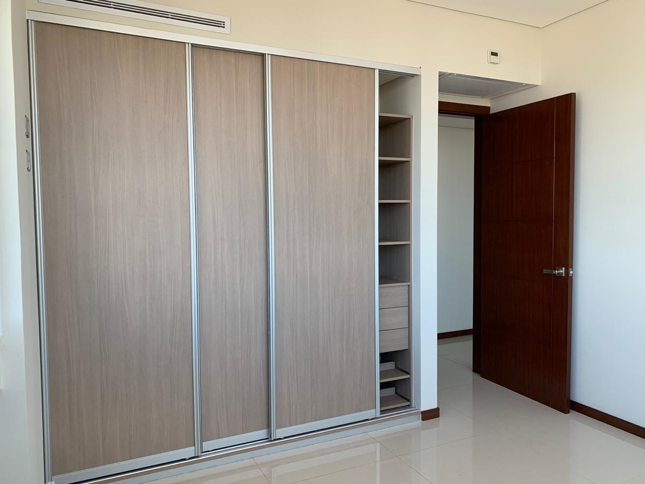 Departamento URBARI, Av Barrientos esq Av Apiaguaqui Foto 5