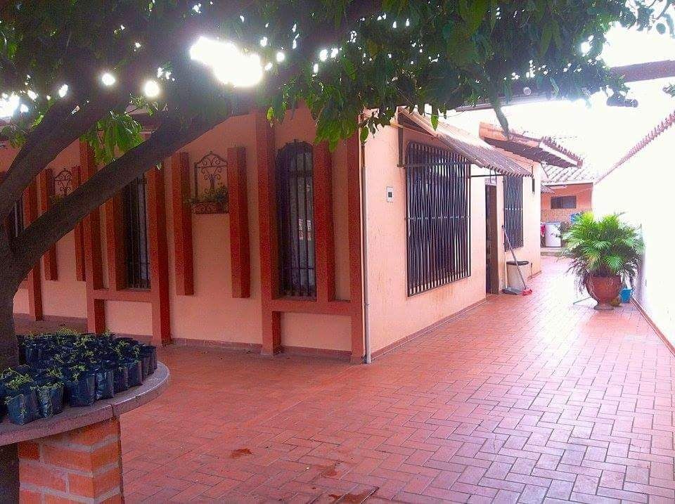 Casa Barrio La Bélgica, a media cuadra del 4to. anillo calle Jose Suárez # 3665 entre Canal Cotoca y Virgen de Cotoca. Foto 2