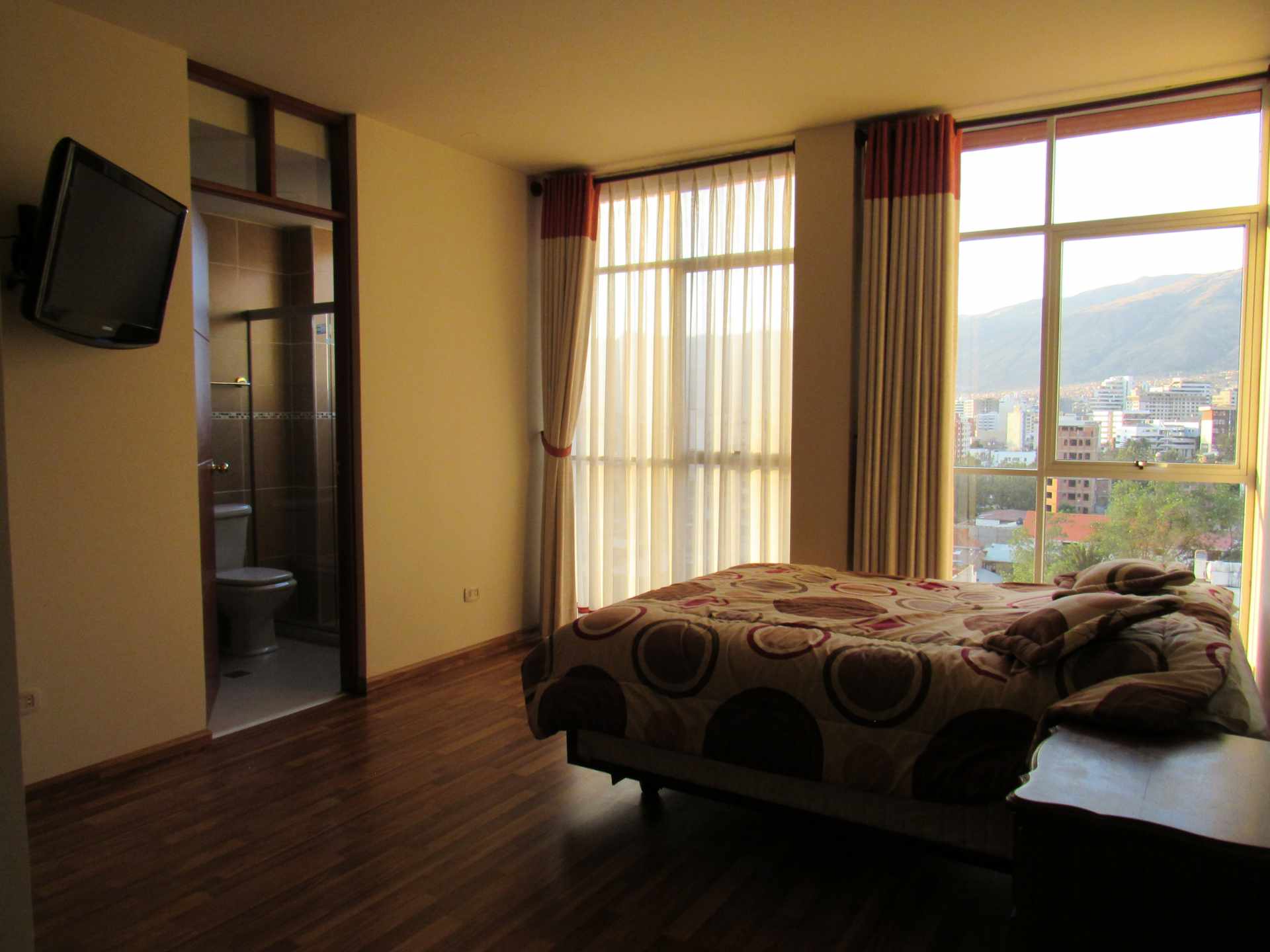 Departamento en Noroeste en Cochabamba 2 dormitorios 3 baños 1 parqueos Foto 3
